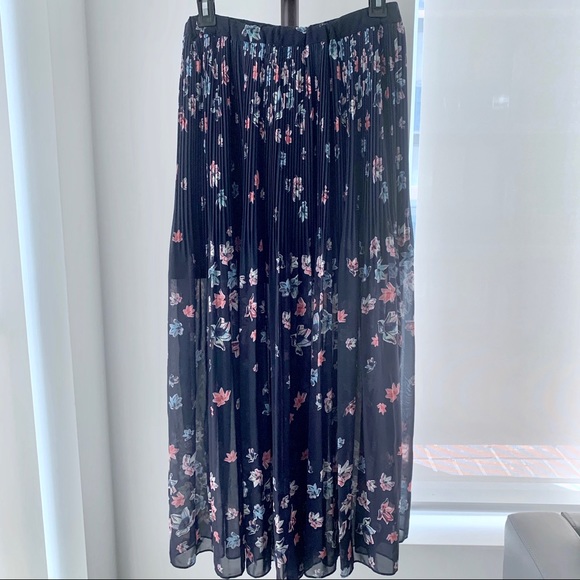 ✨NWOT Club Monaco Pleated Maxi Floral Skirt - Picture 2 of 4